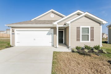 2524 Queen Bee Dr Columbia, TN 38401